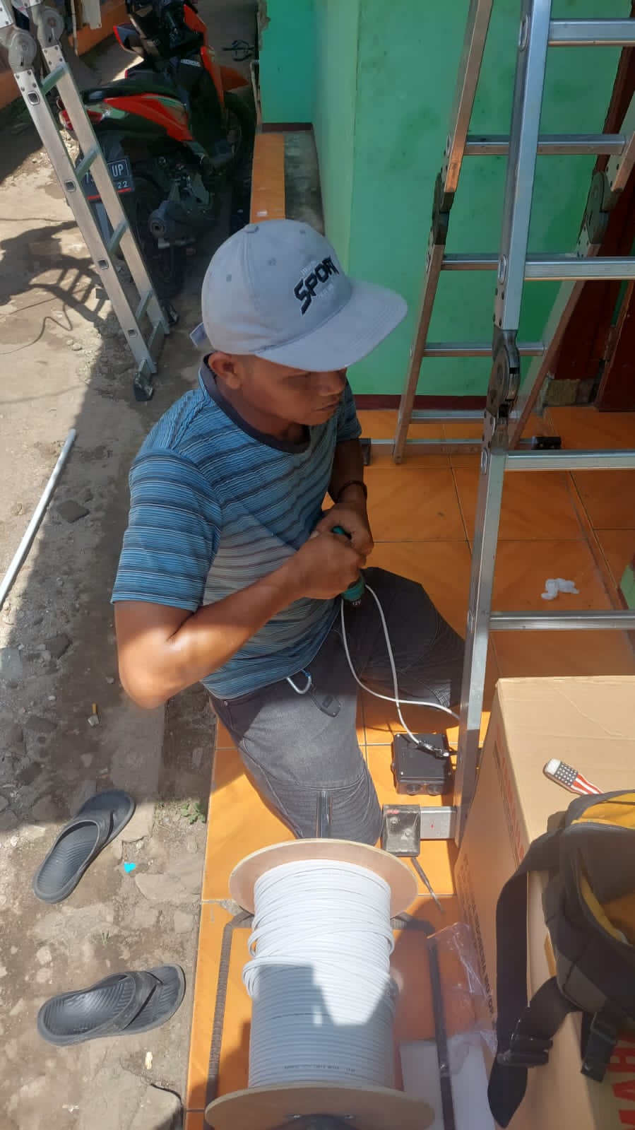 HALINA CCTV MENJUAL CCTV DAN MENYEDIAKAN JASA PASANG CCTV MURAH BERGARANSI CILEGON MERAK ANYER SERAN